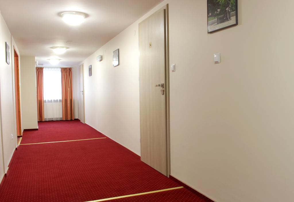Hotel Dukat بيالا بودلاسكا المظهر الخارجي الصورة