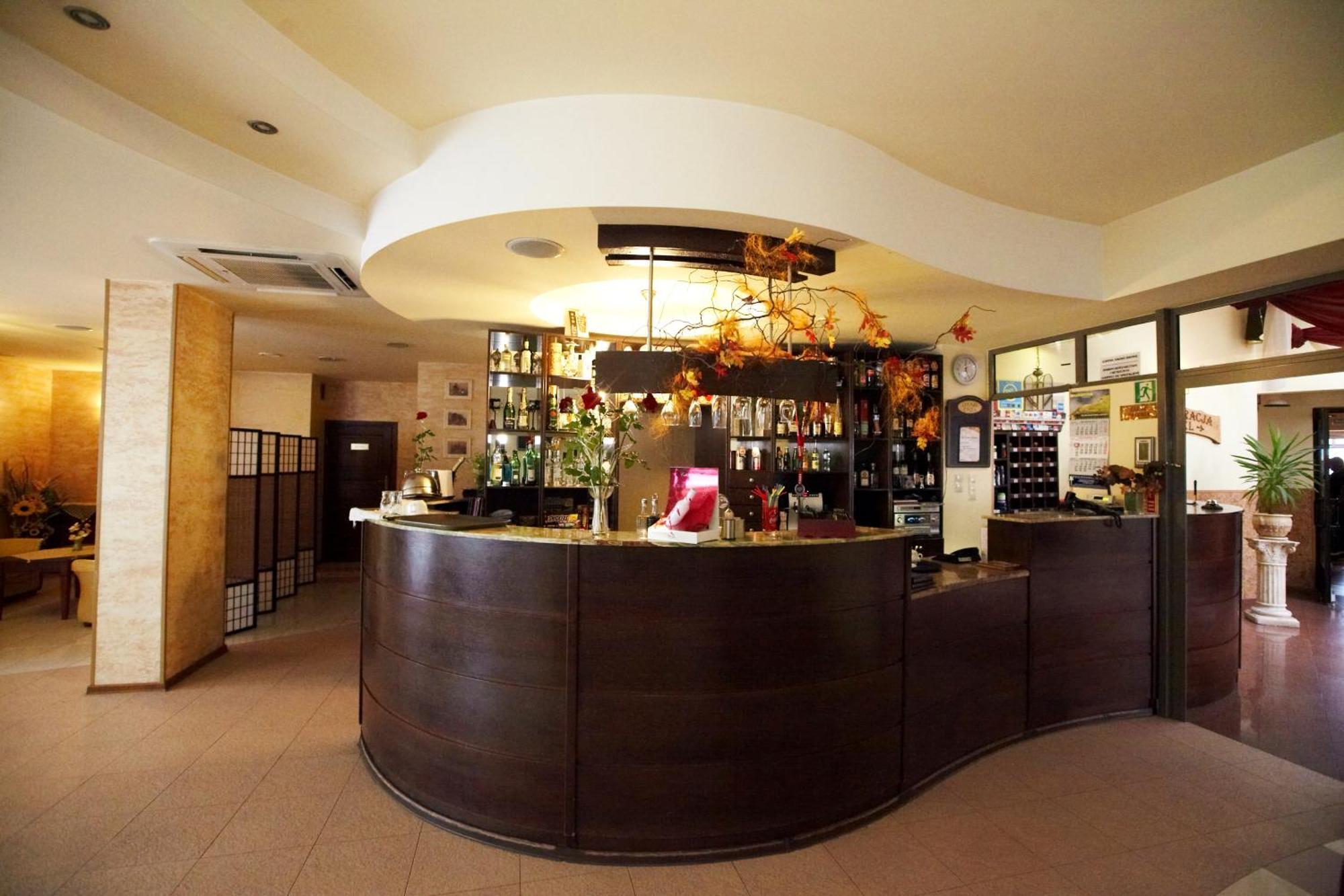 Hotel Dukat بيالا بودلاسكا المظهر الخارجي الصورة