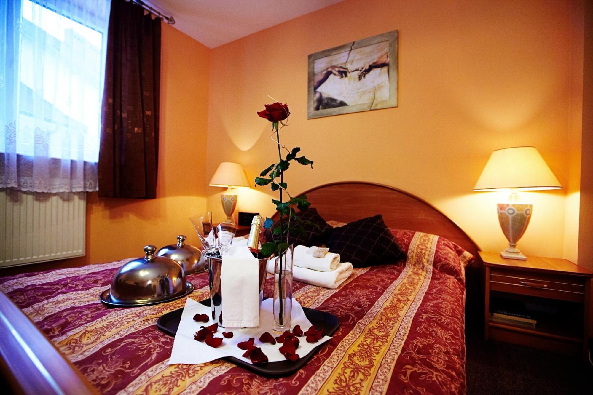 Hotel Dukat بيالا بودلاسكا المظهر الخارجي الصورة