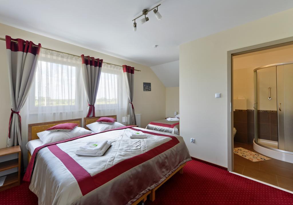 Hotel Dukat بيالا بودلاسكا المظهر الخارجي الصورة
