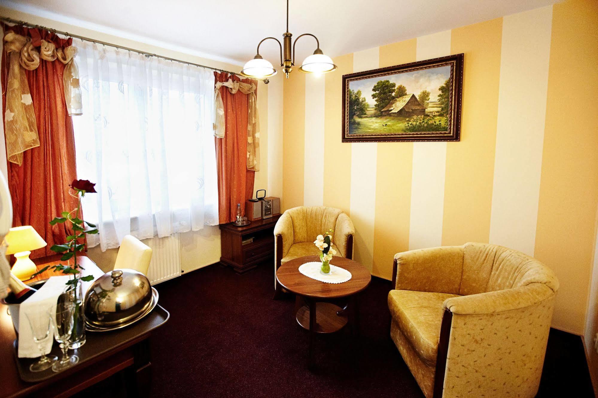Hotel Dukat بيالا بودلاسكا المظهر الخارجي الصورة