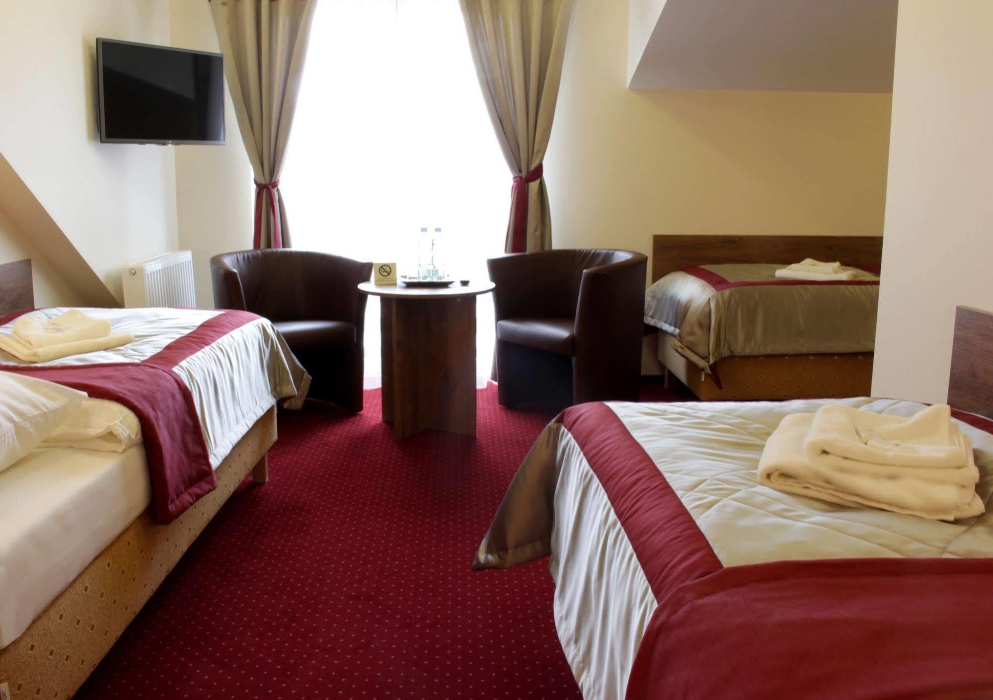 Hotel Dukat بيالا بودلاسكا المظهر الخارجي الصورة