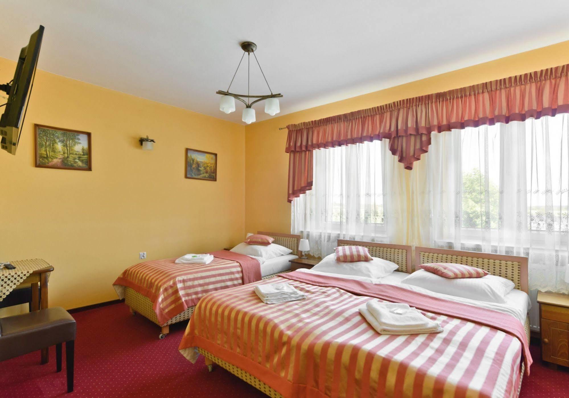 Hotel Dukat بيالا بودلاسكا المظهر الخارجي الصورة